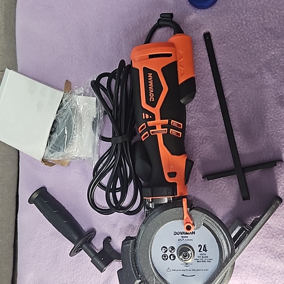 Circular saw  with laser guide. - Picture 1 of 9